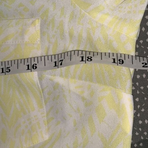 APT.9 XS Yellow & White Button-Down Shirt With Abstract Pattern - Picture 9 of 9